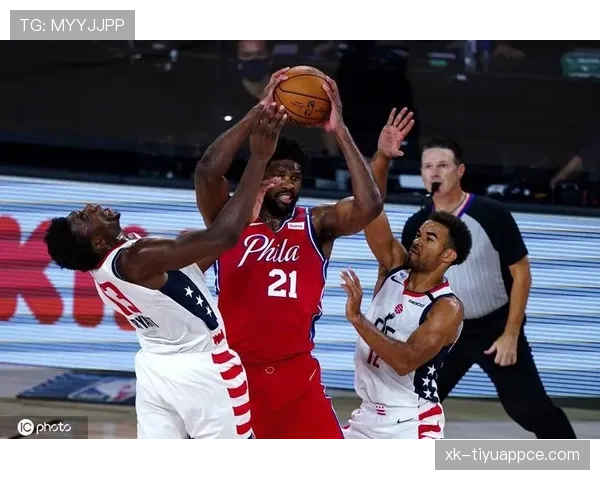 恩比德低位单打制造包夹，比上季更稳定拉开外线