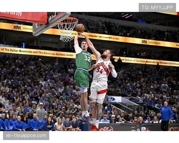 库珀·弗拉格无球跑动制造空位，拉开进攻空间改变战术格局