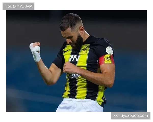 本泽马战术角色与终结效率解析：数据为何不亮眼