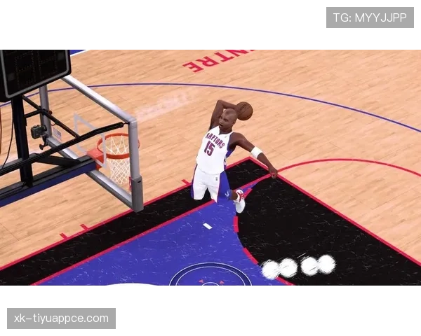 卡特无球跑动拉开空间，改变对手防守布局