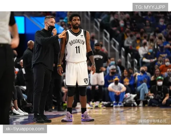 凯里·欧文无球跑位提升效率，助篮网关键时刻得分爆发