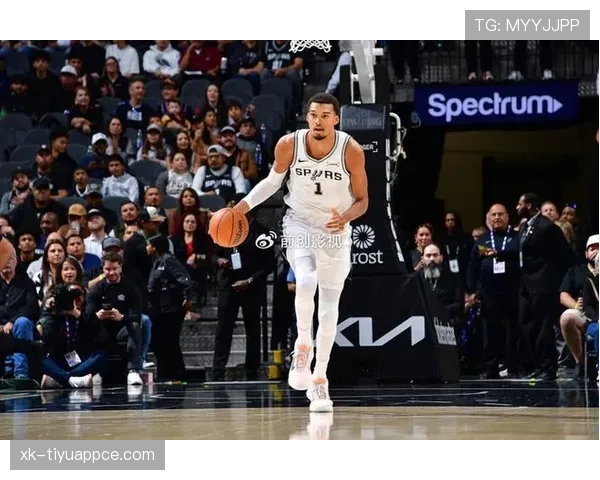 文班亚马高位策应重塑马刺进攻，顶级护筐筑起禁飞区